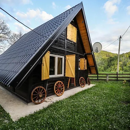 Planinska Kuca Bubi - Tara, Zaovine. * Jezdici